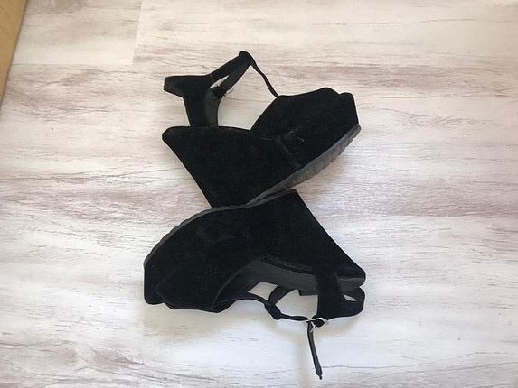 Zara Süet dolgu topuklu siyah aykkabı