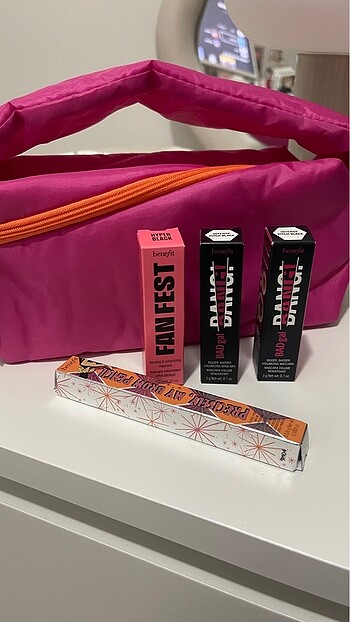Benefit Makyaj Çantalı Set