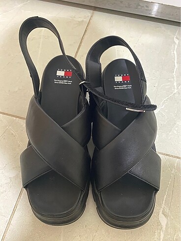 TOMMY HILFIGER SANDALET