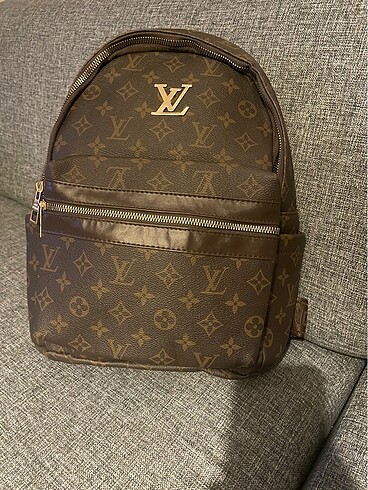 Louis Vuitton sırt çantası