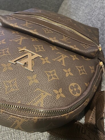  Beden kahverengi Renk Louis Vuitton sırt çantası