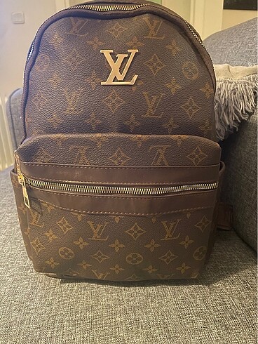  Beden Louis Vuitton sırt çantası