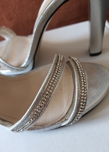 Taşlı stiletto