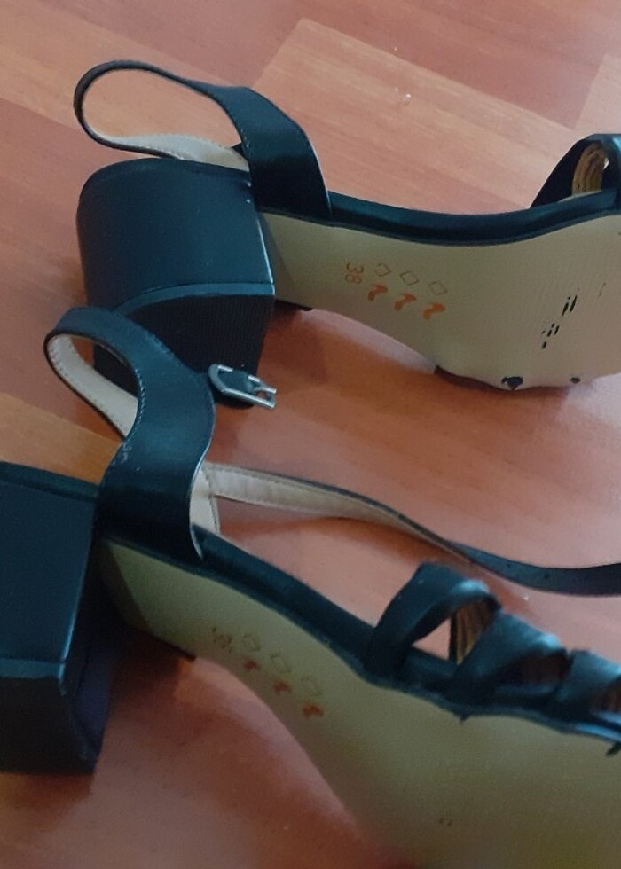 Siyah topuklu ayakkabı  - Görsel 2