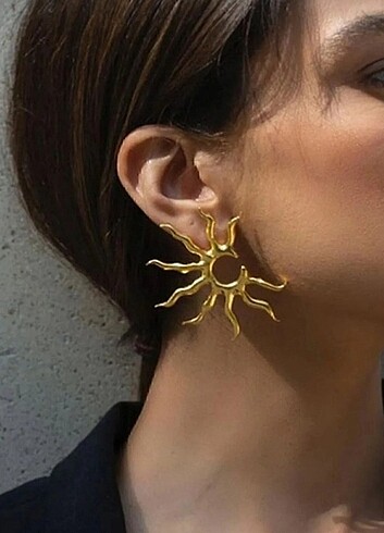 Güneş Figürlü Gold Küpe