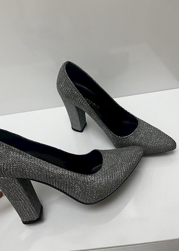 37 Beden Gri Simli Yılan Desenli Stiletto