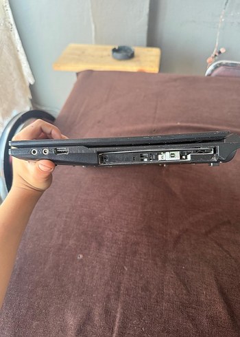 Siyah İnce Dizüstü Bilgisayar - Görsel 3