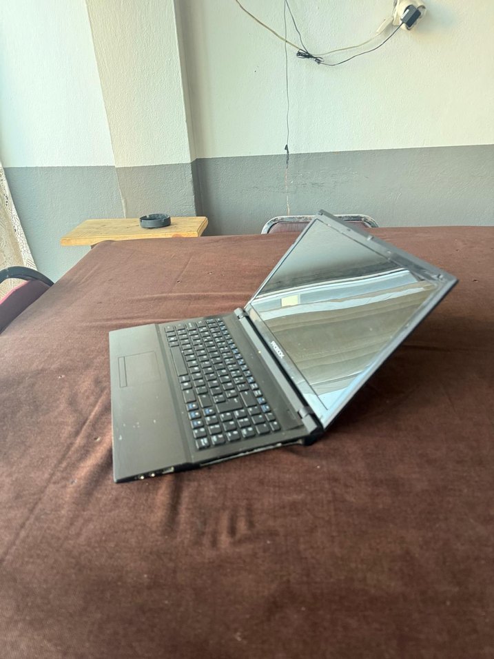 Siyah İnce Dizüstü Bilgisayar - Görsel 5