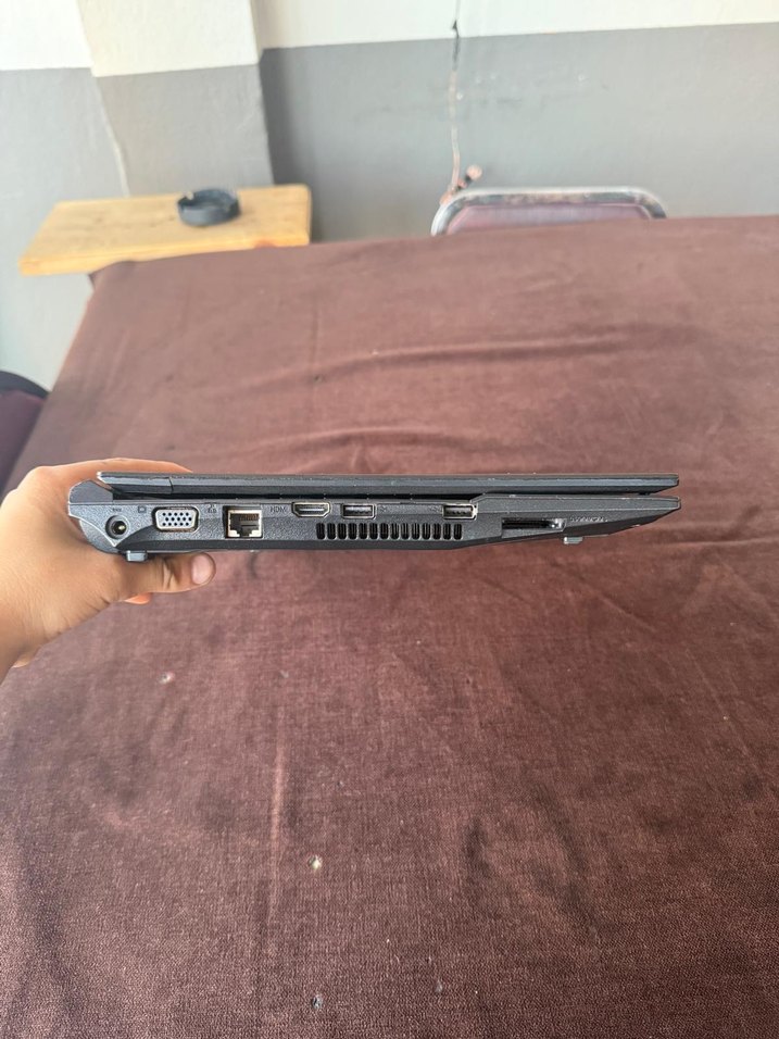 Siyah İnce Dizüstü Bilgisayar - Görsel 4