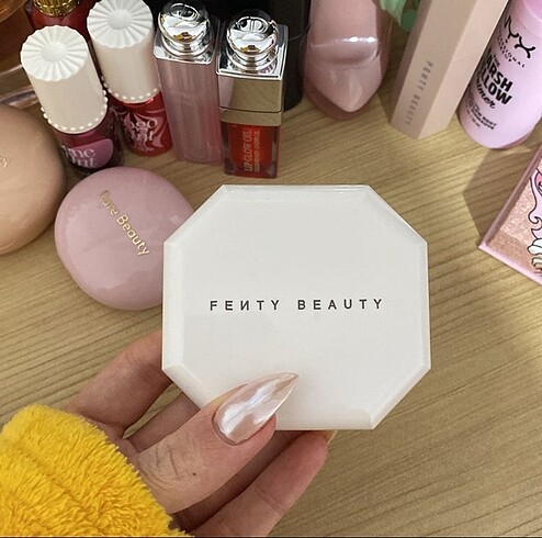 Fenty beauty pudra fondöten