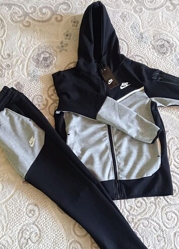 Nike tech fleece