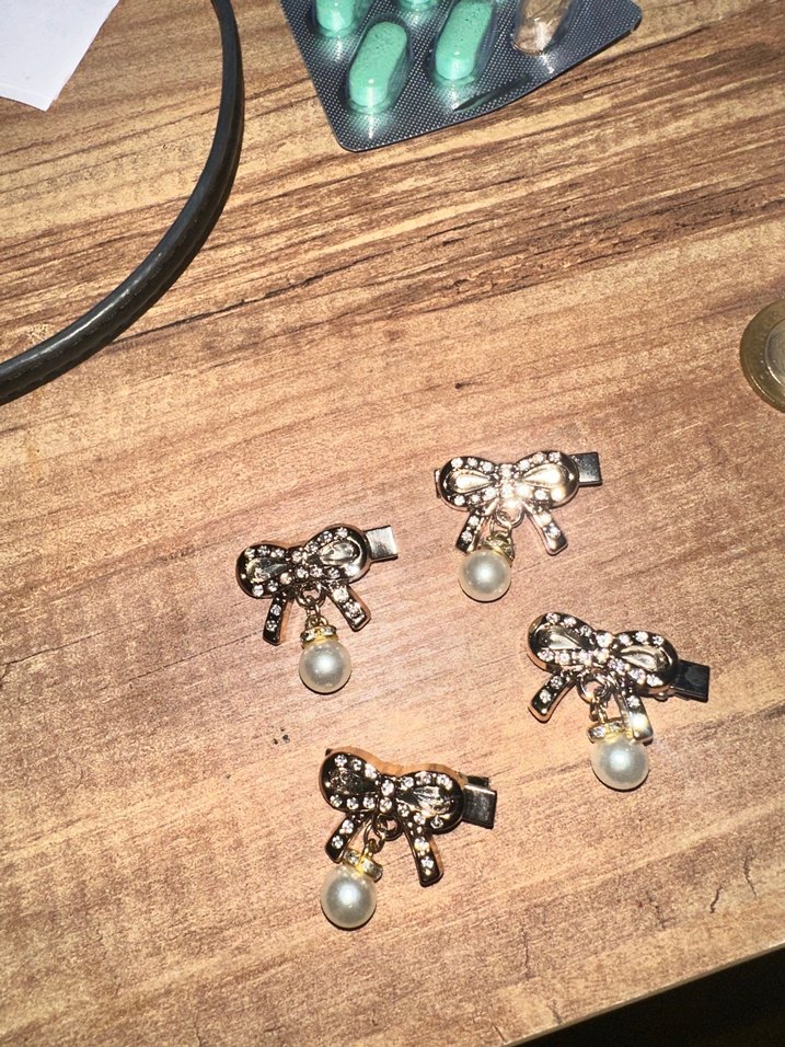 Pullu Fiyonk İnci Detaylı Toka Seti - Görsel 2