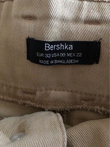 xs Beden BERSHKA BELİ TOKALI YÜKSEK BEL ŞORT