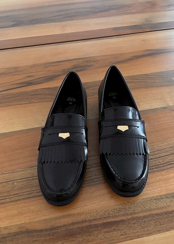 Kadın Siyah Rugan Tokalı Topuklu Loafer