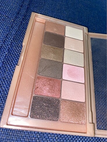 Maybelline the blushed nudes far paleti