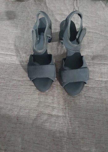 Gri Kadın Topuklu Sandalet