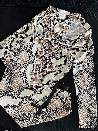 Desenli pijama takımı