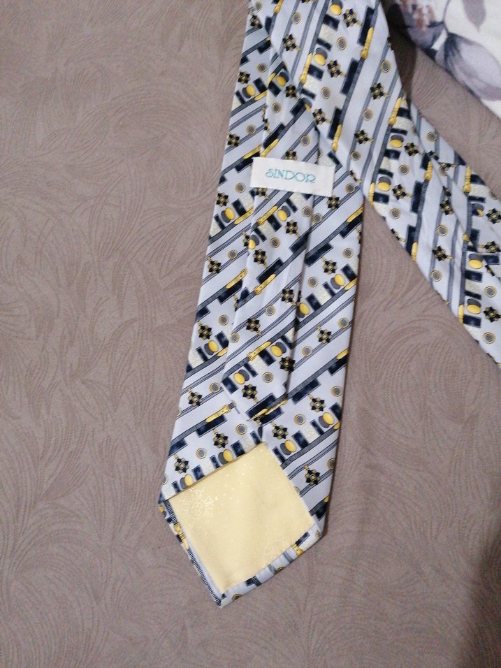 Siyah ve Sarı Desenli Gri Erkek Kravat - Görsel 3