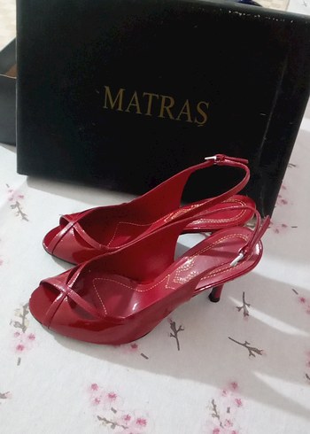 Matraş Klasik Kırmızı Rugan Topuklu Ayakkabı