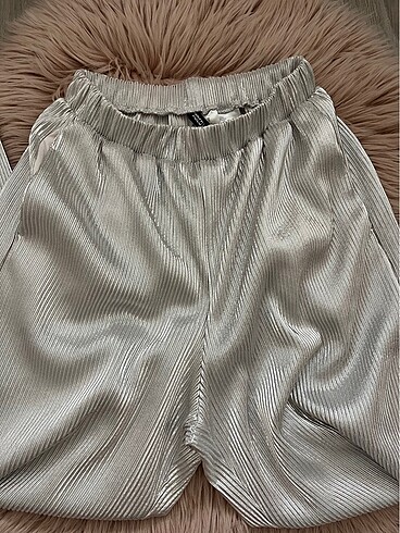 H&M Orjinaldir, geniş kalıptır s-m bedenler de tercih edebilir