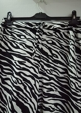 Zebra desen pantolon ve kahve pantolon 