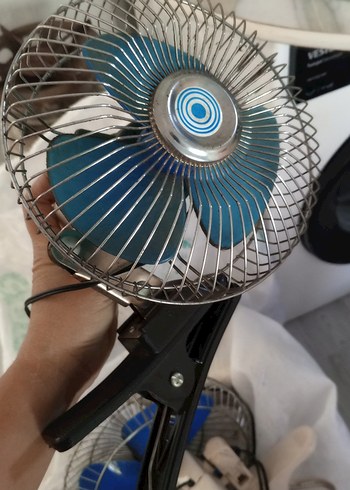 Mavi ve Gri Masaüstü Mandallı Vantilatör - Görsel 3