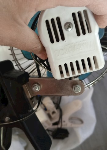 Mavi ve Gri Masaüstü Mandallı Vantilatör - Görsel 2