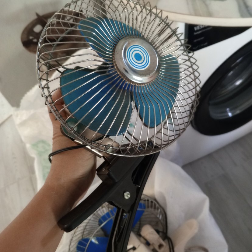 Mavi ve Gri Masaüstü Mandallı Vantilatör - Görsel 3