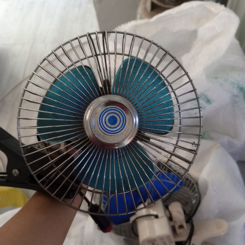 Renkli Mini Masaüstü Vantilatör araç içi - Görsel 2