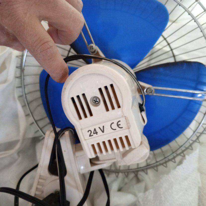 Renkli Mini Masaüstü Vantilatör araç içi - Görsel 4