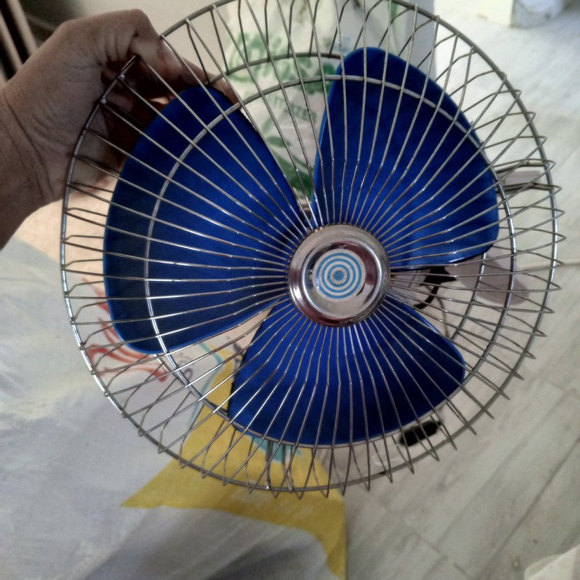 Renkli Mini Masaüstü Vantilatör araç içi - Görsel 3