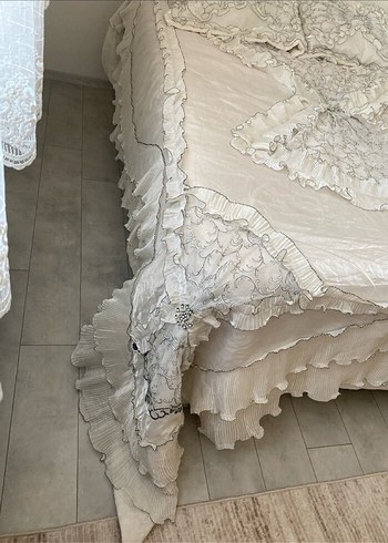 Nakışlı Beyaz Gri Yatak Örtüsü - Görsel 6