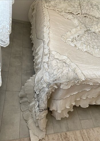 Nakışlı Beyaz Gri Yatak Örtüsü - Görsel 7