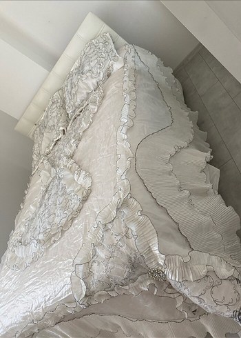 Nakışlı Beyaz Gri Yatak Örtüsü - Görsel 9