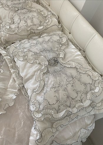 Nakışlı Beyaz Gri Yatak Örtüsü - Görsel 10