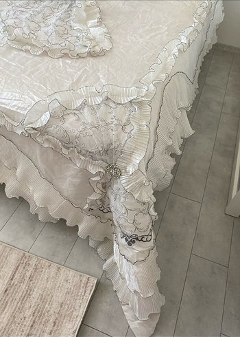 Nakışlı Beyaz Gri Yatak Örtüsü - Görsel 8