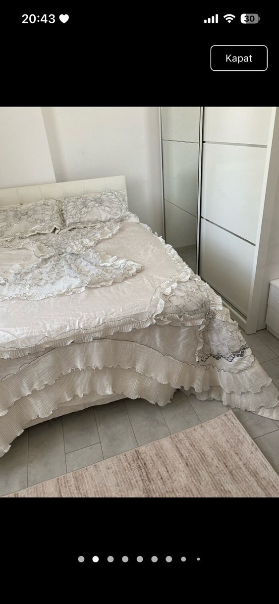 Nakışlı Beyaz Gri Yatak Örtüsü - Görsel 2