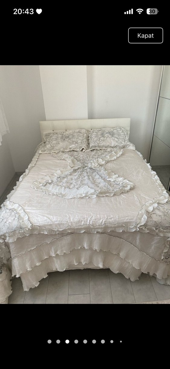 Nakışlı Beyaz Gri Yatak Örtüsü - Görsel 3