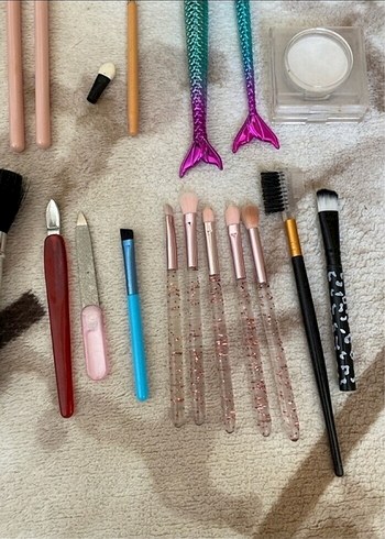 Beyaz ve renkli makyaj fırça seti - Görsel 6