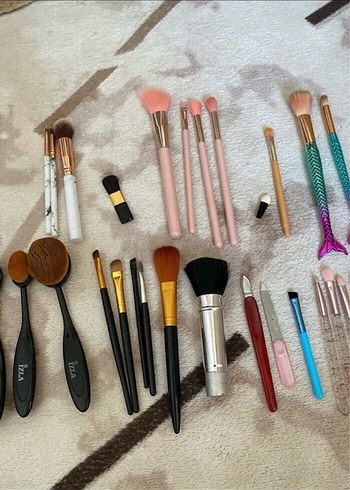 Beyaz ve renkli makyaj fırça seti - Görsel 4