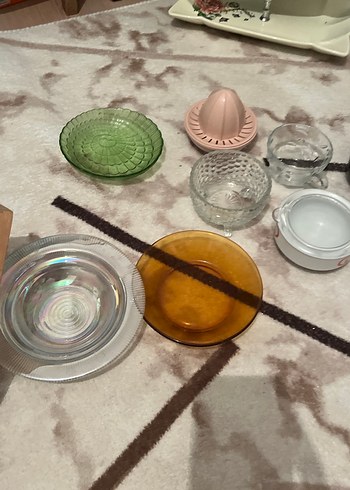 Çeşitli Renklerde Tabak ve Mutfak Gereçleri - Görsel 9