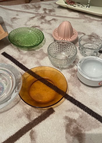 Çeşitli Renklerde Tabak ve Mutfak Gereçleri - Görsel 4