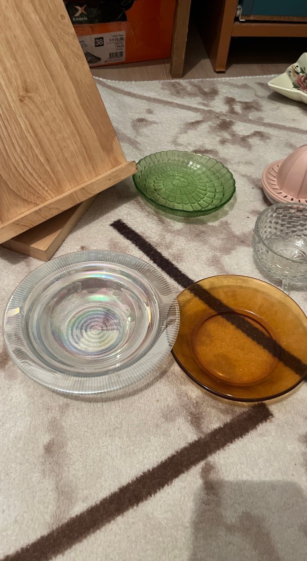 Çeşitli Renklerde Tabak ve Mutfak Gereçleri - Görsel 5