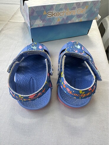 22 Beden mavi Renk Skechers sandalet