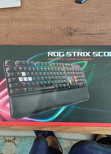 Asus ROG Strix delux 