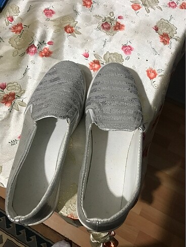 39 Beden beyaz Renk Simli gümüş rengi yazlık ayakkabı