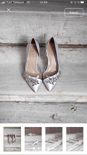 Gümüş rengi topuklu ayakkabı