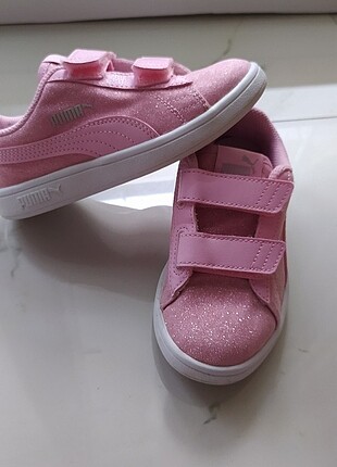 Puma spor ayakkabı ve etek