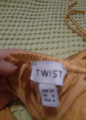 34 Beden Twist parlak sarı elbise