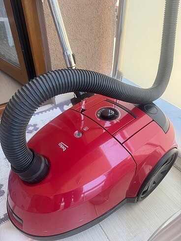 Beko Kırmızı elektrikli süpürge